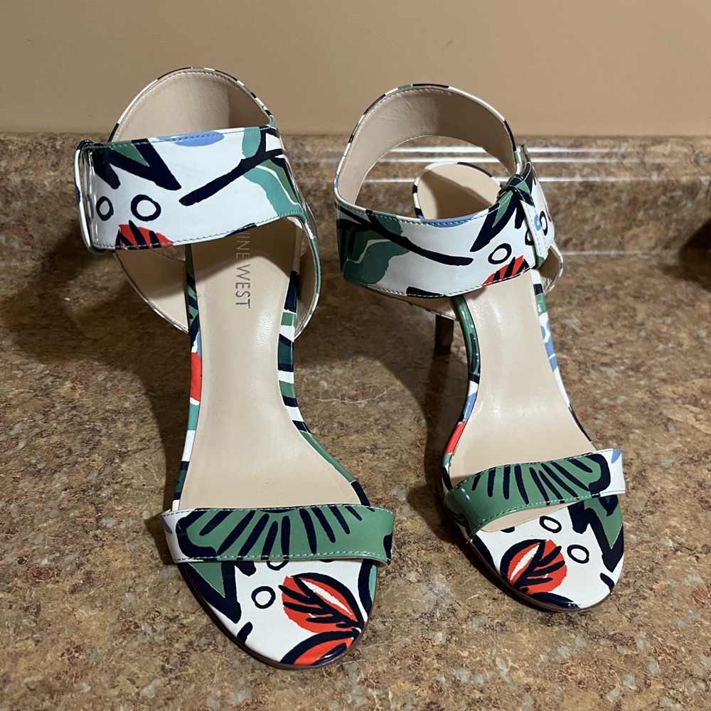 ✨Nine West Buckle Sandal Sz 6